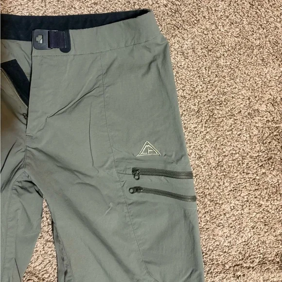 Arc'teryx Women’s Pants - Picture 2 of 7